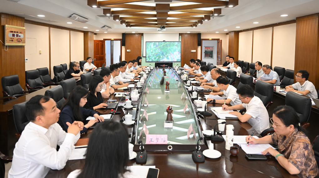 程晨曦率队造访平凉市人民当局